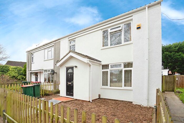 4 Bedroom Semi Detached House For Sale In Holtye Walk, Crawley, RH10