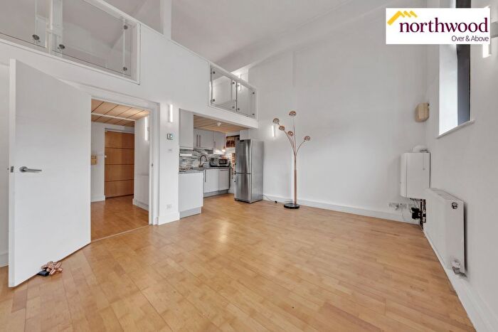 1 Bedroom Flat For Sale In Gammons Lane, Watford, WD24