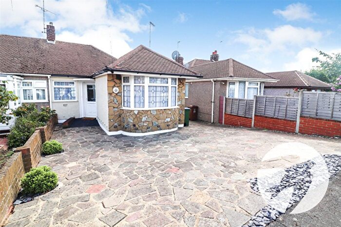 2 Bedroom Bungalow For Sale In Downbank Avenue, Bexleyheath, DA7