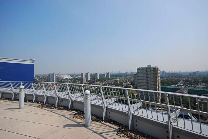 2 Bedroom Flat To Rent In Falcon Wharf, Battersea, London, SW11