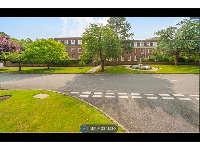 3 Bedroom Flat To Rent In Tulk House, Ottershaw, Chertsey, KT16
