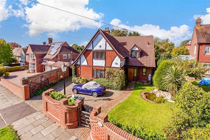 4 Bedroom Detached House For Sale In Birchwood Avenue, Southborough, Kent, TN4