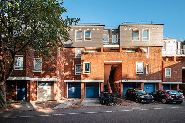 2 Bedroom Flat For Sale In Kessock Close, London, N17