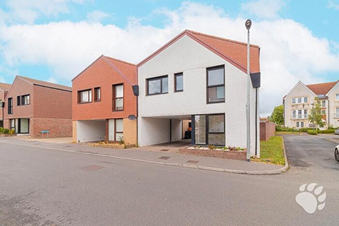 3 Bedroom End Terrace House For Sale In Austen Road, The Beechwood Village Estate, Basildon, SS14