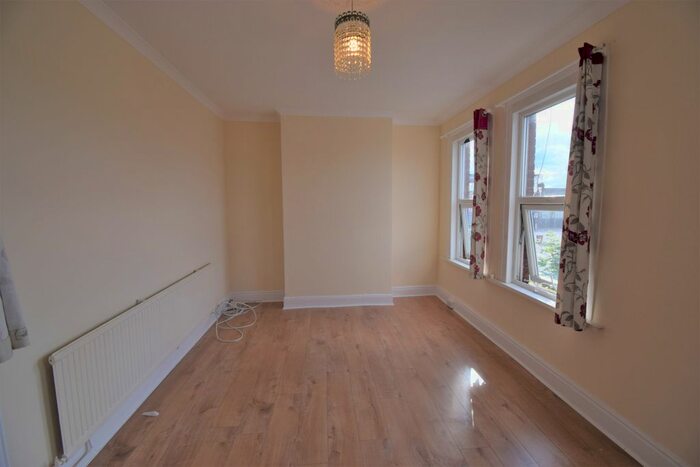 3 Bedroom Flat To Rent In Lea Bridge Road, London, E10
