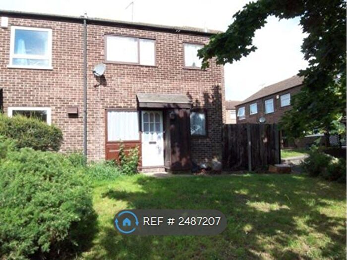 1 Bedroom Terraced House To Rent In Apsledene, Gravesend, DA12