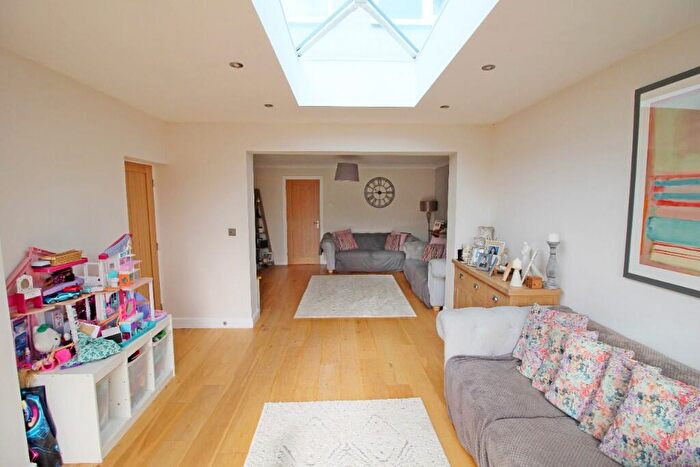 3 Bedroom Semi-Detached House For Sale In Manor Close, Langtoft, PE6