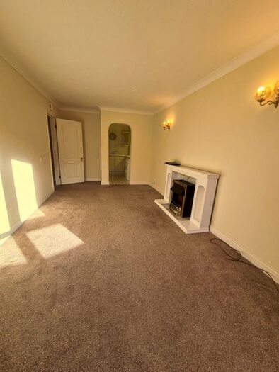 2 Bedroom Flat To Rent In Penrhyn Avenue, Rhos On Sea, Colwyn Bay, LL28