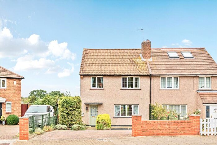 3 Bedroom House For Sale In Slades Drive, Chislehurst, BR7