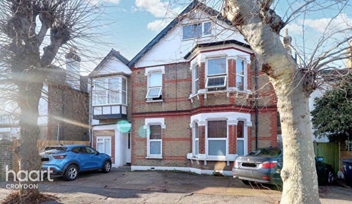2 Bedroom Flat For Sale In Dornton Road, South Croydon, CR2