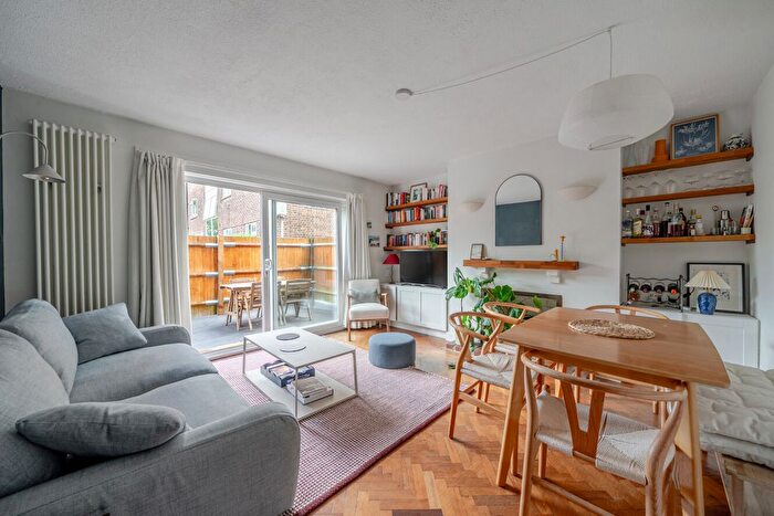 3 Bedroom Flat For Sale In Elmworth Grove, West Dulwich, London, SE21