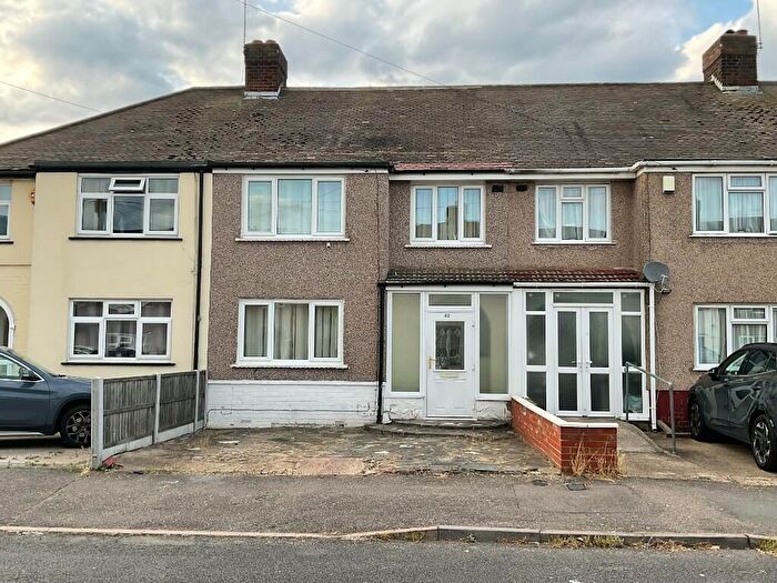 3 Bedroom Terraced House To Rent In Carnforth Gardens, Hornchurch, London, RM12