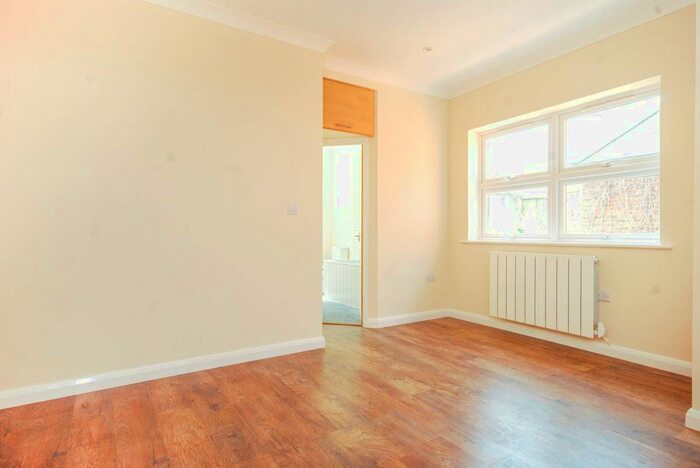 1 Bedroom Flat To Rent In Farnham Road, Guildford, GU2