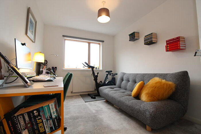 2 Bedroom Flat To Rent In Baker Street, /, Shawlands, G41