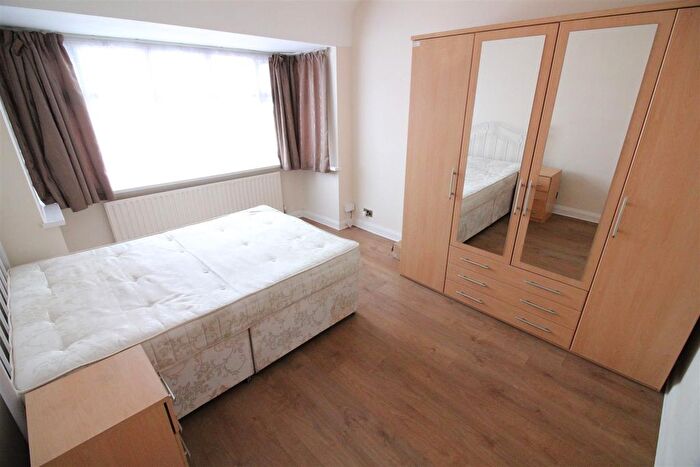 2 Bedroom Flat To Rent In Cornwall Avenue, Southall, UB1