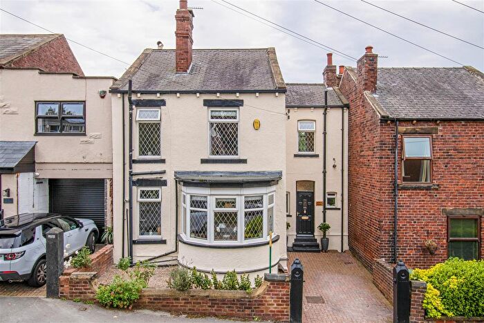 3 Bedroom Detached House For Sale In Runtlings Lane, Ossett, WF5
