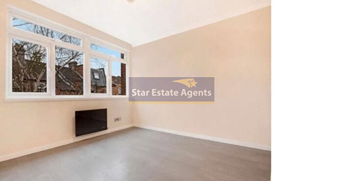 1 Bedroom Flat For Sale In Chichester Court, Whitchurch Lane, Edgware, London, HA8