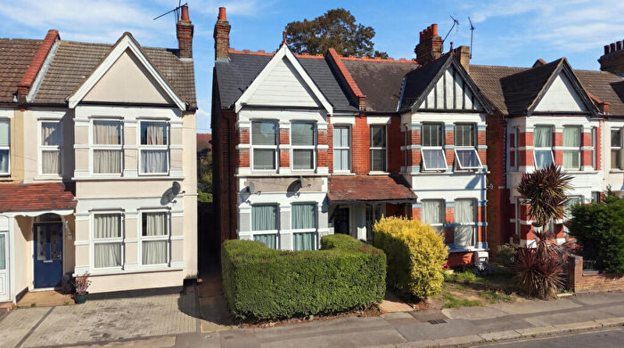 2 Bedroom Apartment For Sale In Albion Road, Westcliff-on-sea, SS0