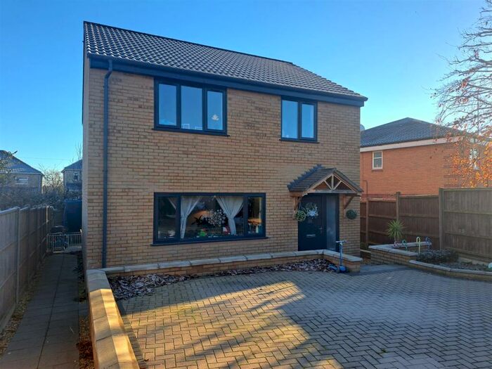 3 Bedroom Detached House To Rent In James Road, Staple Hill, BS16