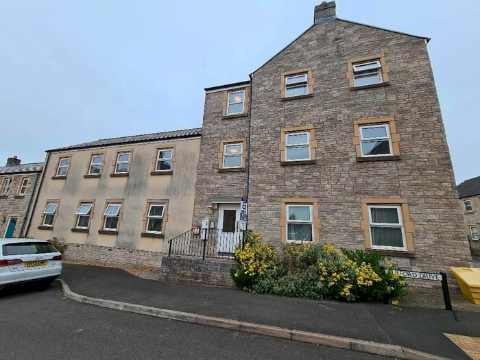 2 Bedroom Flat To Rent In Clifford Drive, Paulton, Bristol, BS39