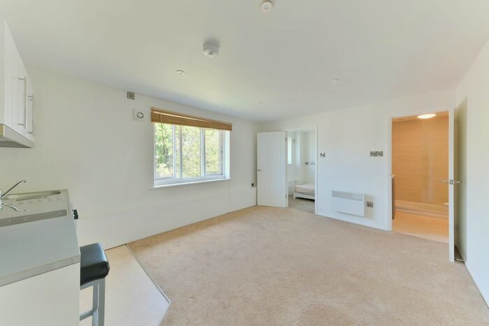 1 Bedroom Flat To Rent In Bowman Mews, London, SW18