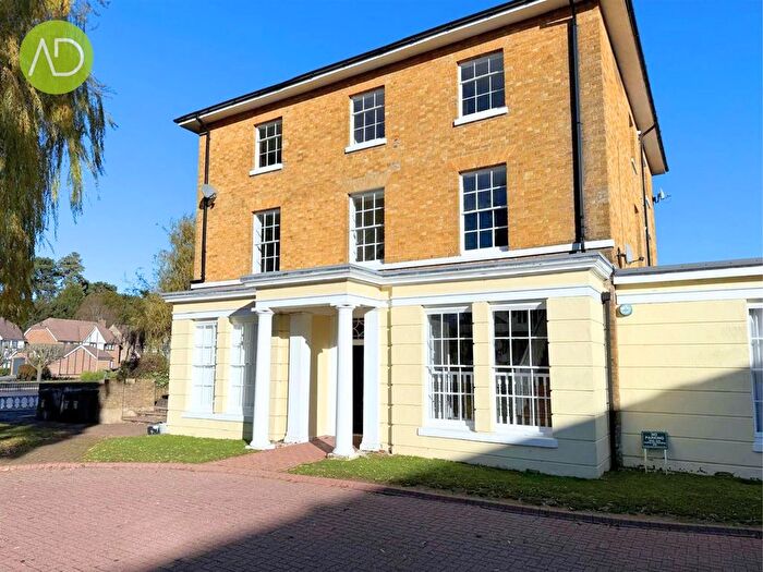 3 Bedroom Flat For Sale In The Lynch, Hoddesdon, EN11