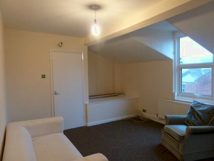 1 Bedroom Flat To Rent In Flat, St Marys Crescent, Leamington Spa, CV31