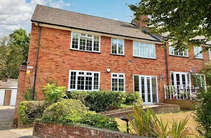 2 Bedroom Maisonette For Sale In The Bartons, Elstree Hill North, Elstree, Hertfordshire, WD6