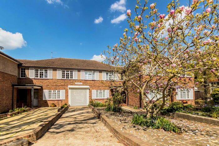 2 Bedroom Flat To Rent In Crane Court, Sheen Gate Gardens, SW14