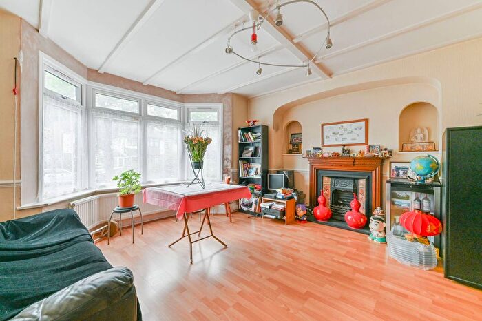 4 Bedroom Detached House For Sale In Pollards Hill South, Norbury, London, SW16