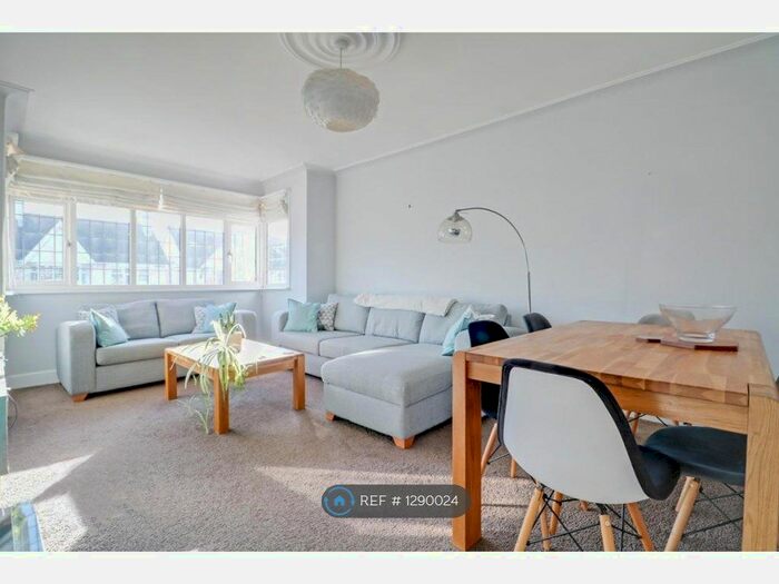 2 Bedroom Flat To Rent In Crowstone Avenue, Westcliff-On-Sea SS0