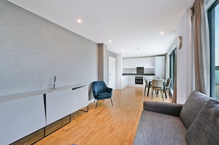 3 Bedroom Flat To Rent In Hawthorne Crescent, London, SE10