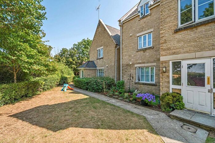 2 Bedroom Apartment For Sale In Callington Road, Oakhurst, SN25
