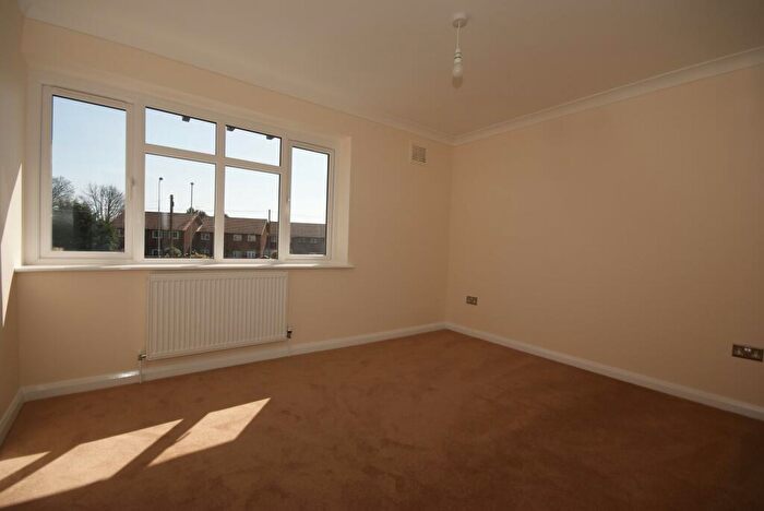2 Bedroom Apartment For Sale In Winchester Road, Four Marks, Alton, Hampshire, GU34