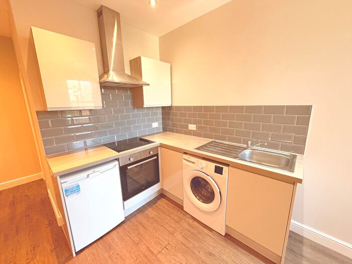 Studio To Rent In High Street, Barnet, EN5