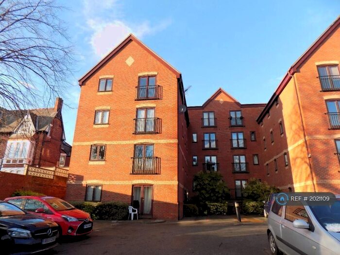 2 Bedroom Flat To Rent In Vivian Court, Nottingham, NG5