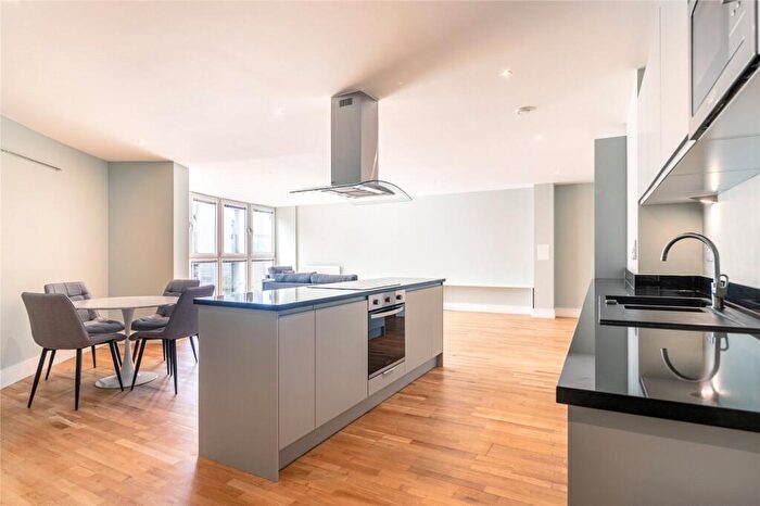 2 Bedroom Apartment To Rent In Trinity Tower, Quadrant Walk, Canary Wharf, London, E14