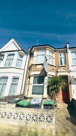 2 Bedroom Flat To Rent In Meads Road, London, N22
