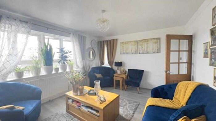 3 Bedroom Flat To Rent In Greengate Street, Plaistow, E13