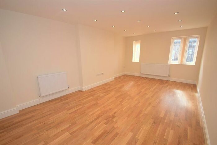 1 Bedroom Flat To Rent In High Street, New Malden, KT3