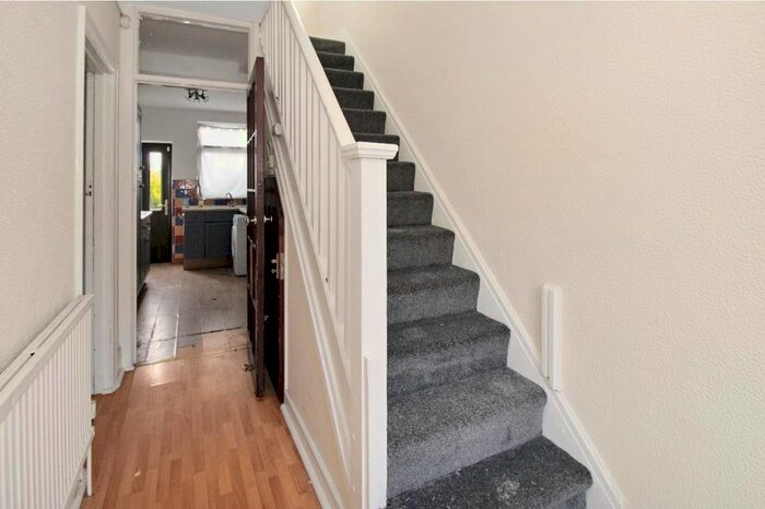 3 Bedroom Detached House To Rent In Strathmore Avenue, Luton LU1