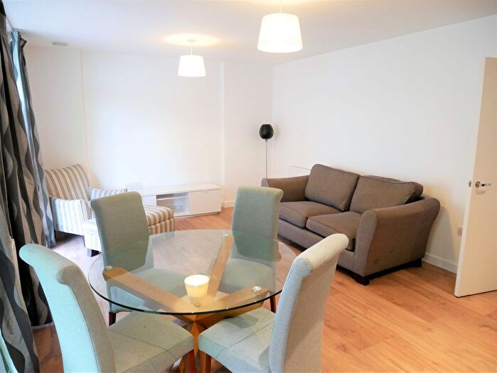 2 Bedroom Flat To Rent In Lakeside Drive, London, NW10