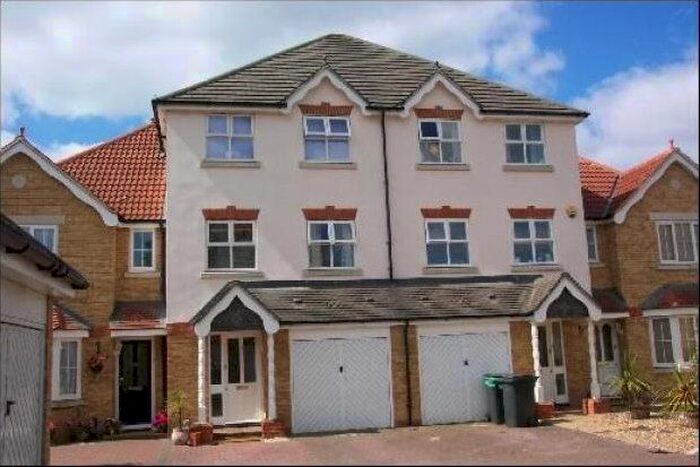 5 Bedroom Terraced House To Rent In Nightingale Shott, Egham, TW20