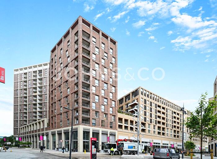 2 Bedroom Apartment For Sale In Charles Darwin, E16