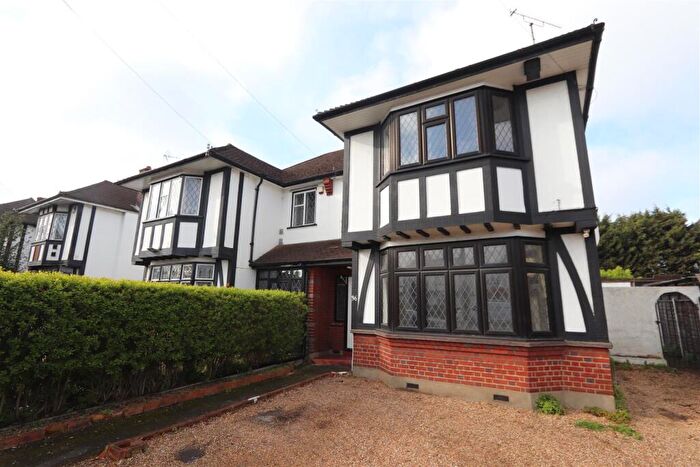 3 Bedroom Semi Detached House To Rent In Prince Avenue, Southend-On-Sea, SS2