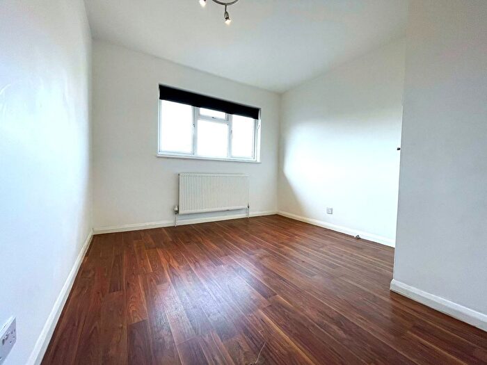 2 Bedroom Flat To Rent In Lanata Walk, Hayes, Middlesex, UB4