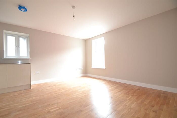 2 Bedroom Flat To Rent In Endsleigh Road, Merstham, RH1