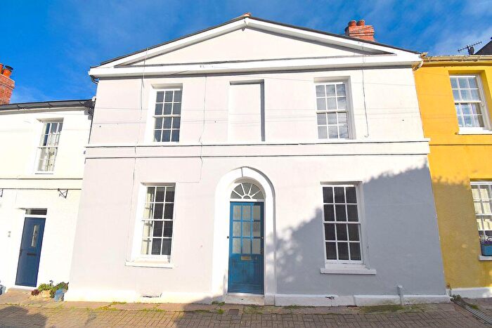 3 Bedroom Terraced House To Rent In Crickhowell, NP8