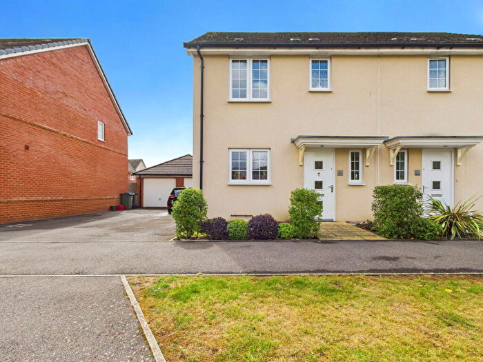 3 Bedroom Semi-Detached House For Sale In Ernest Fitches Way, Littlehampton, BN17