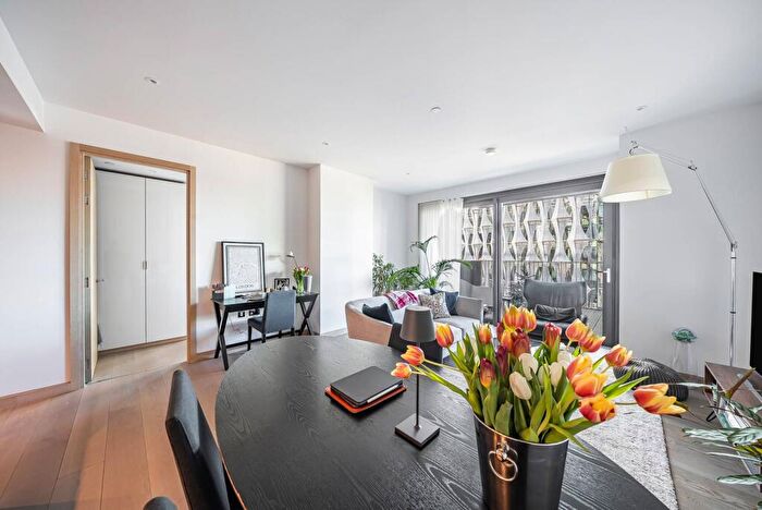 1 Bedroom Flat For Sale In Embassy Gardens, Nine Elms, London, SW11